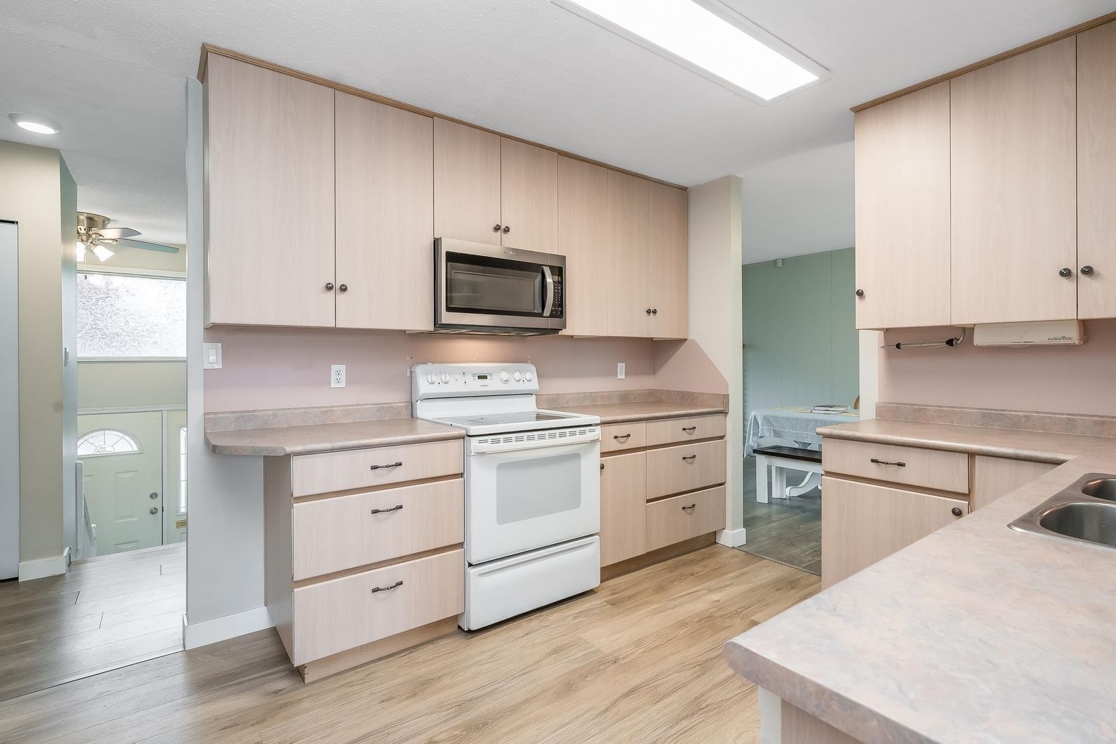 Listing Image 12