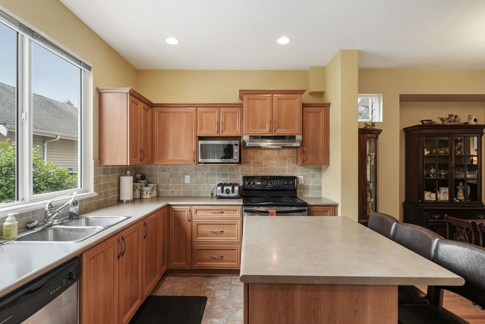 Listing Image 5
