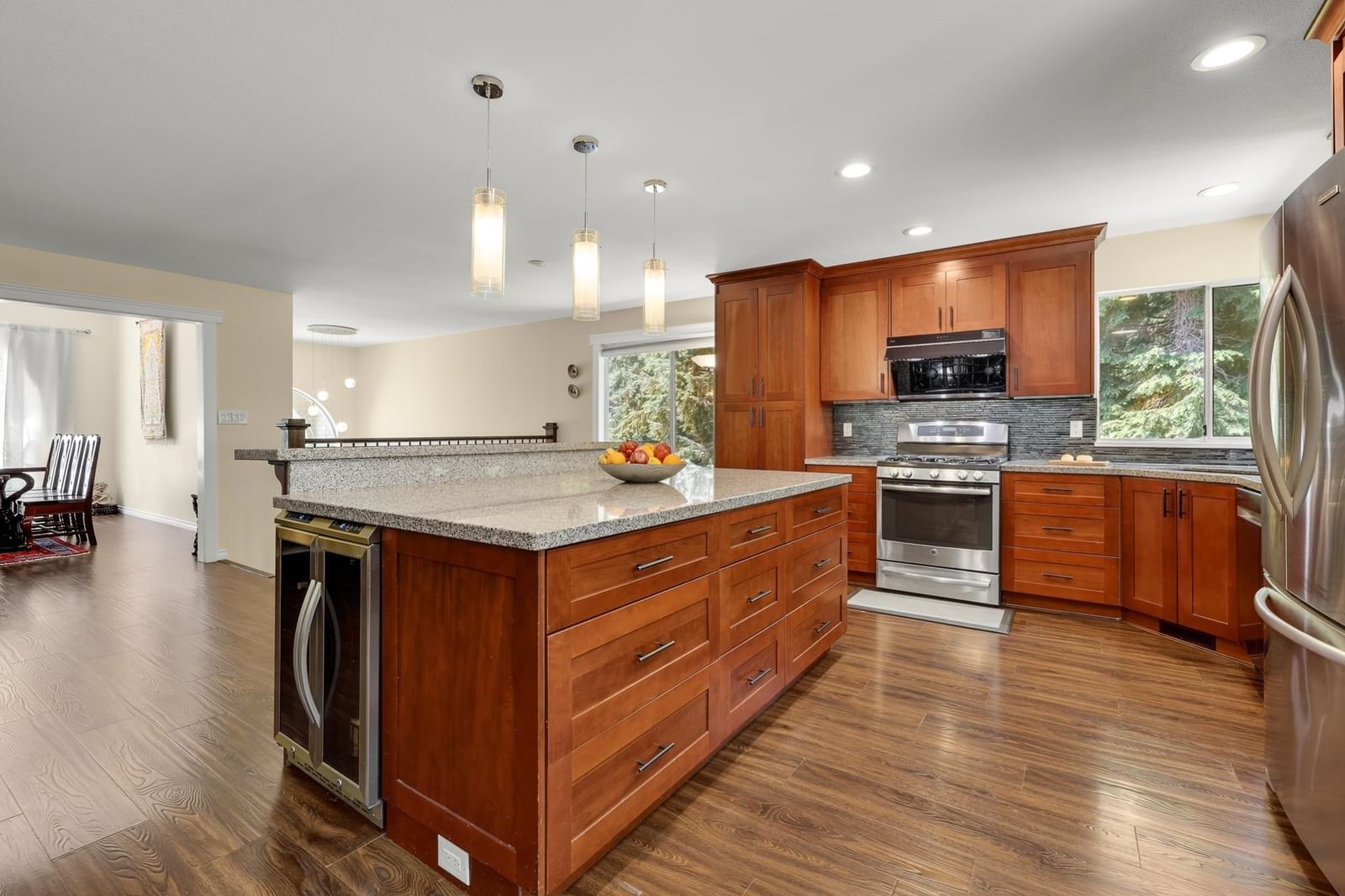 Listing Image 8