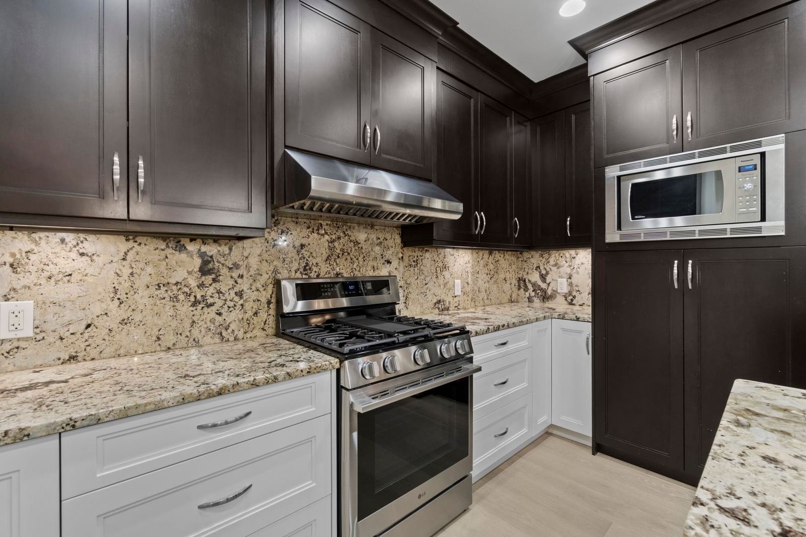 Listing Image 12