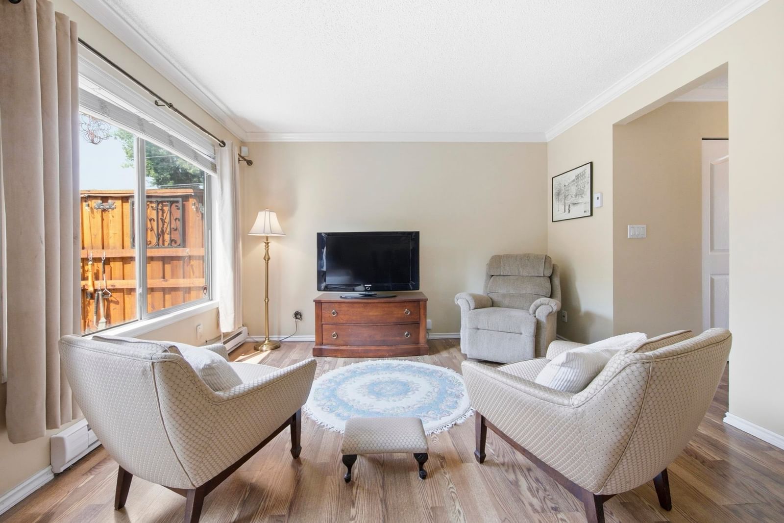 Listing Image 9