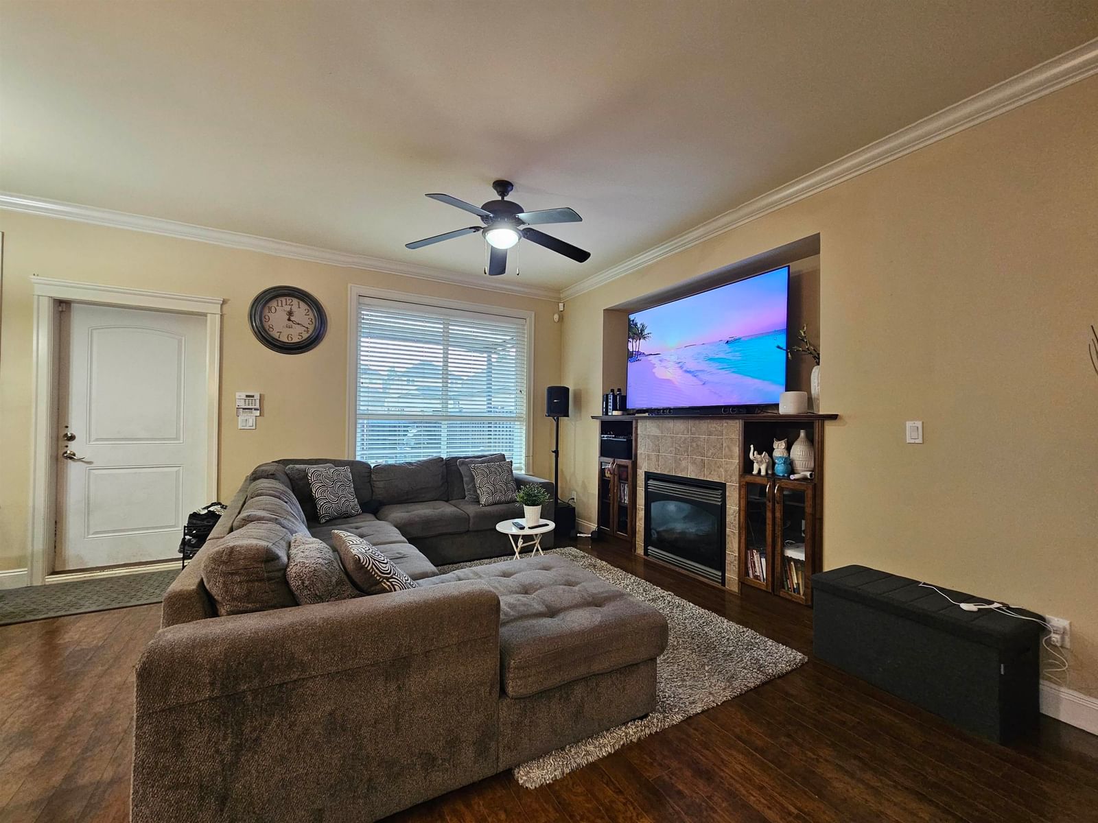 Listing Image 9