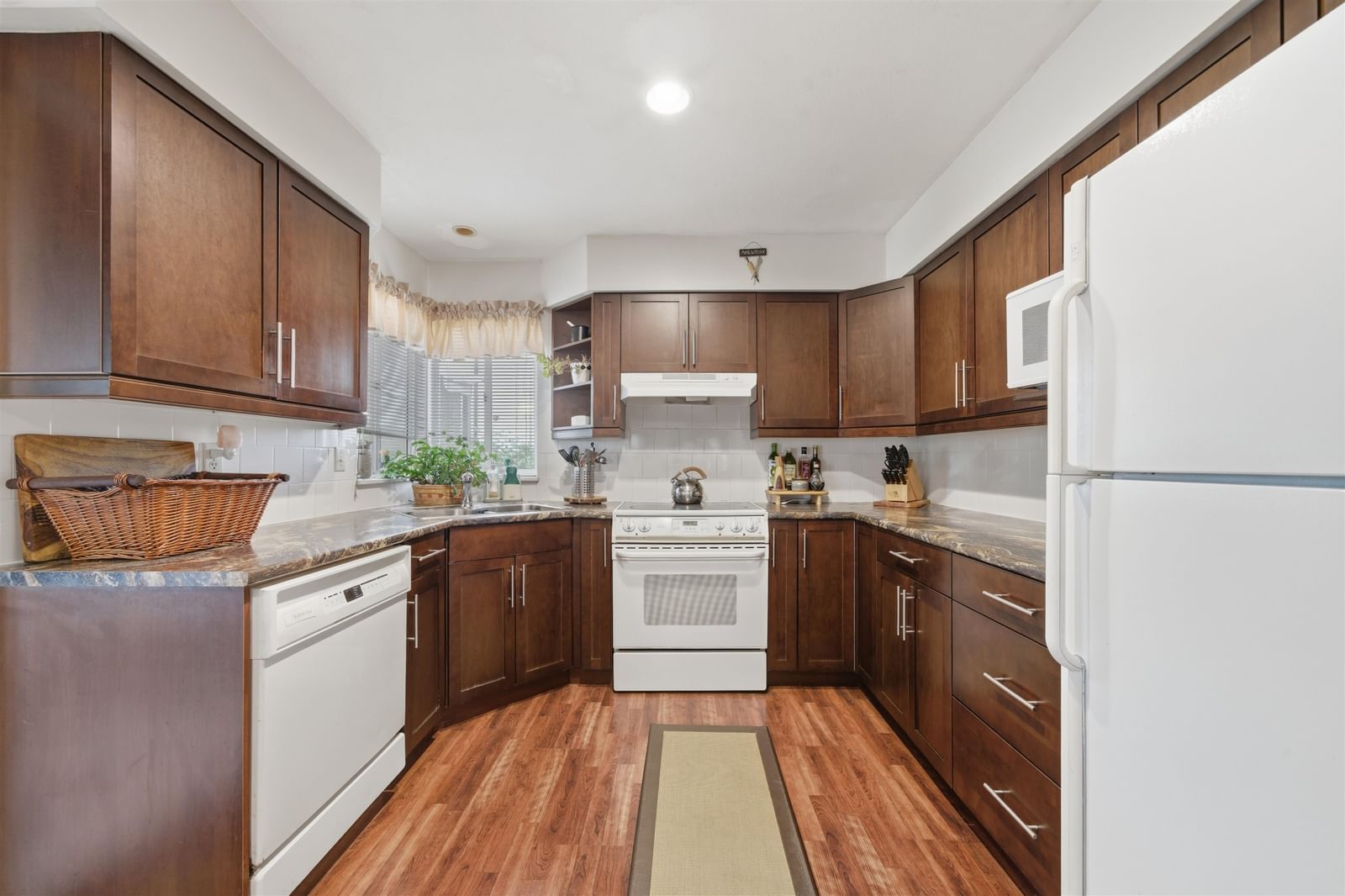 Listing Image 18