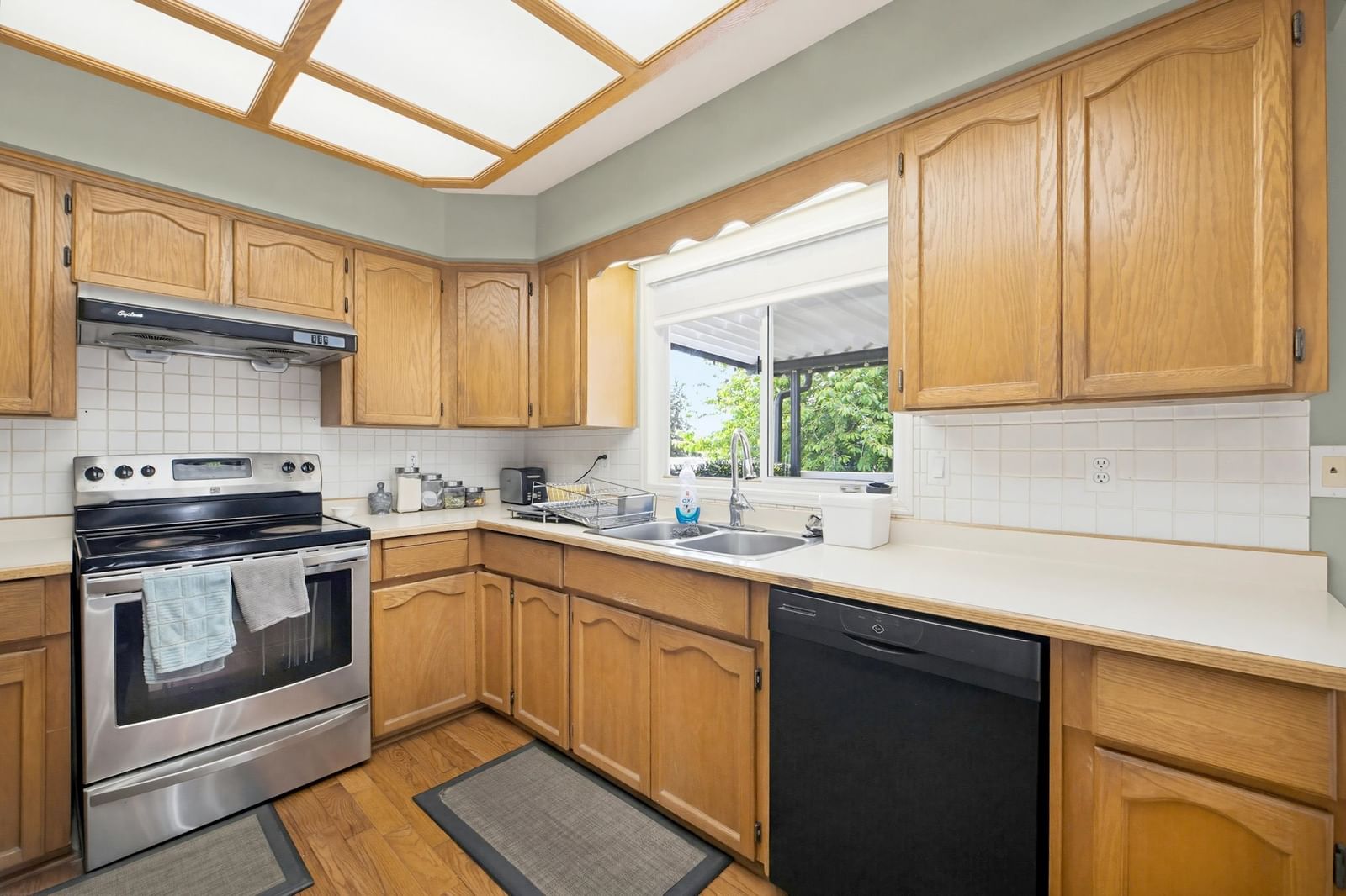 Listing Image 14