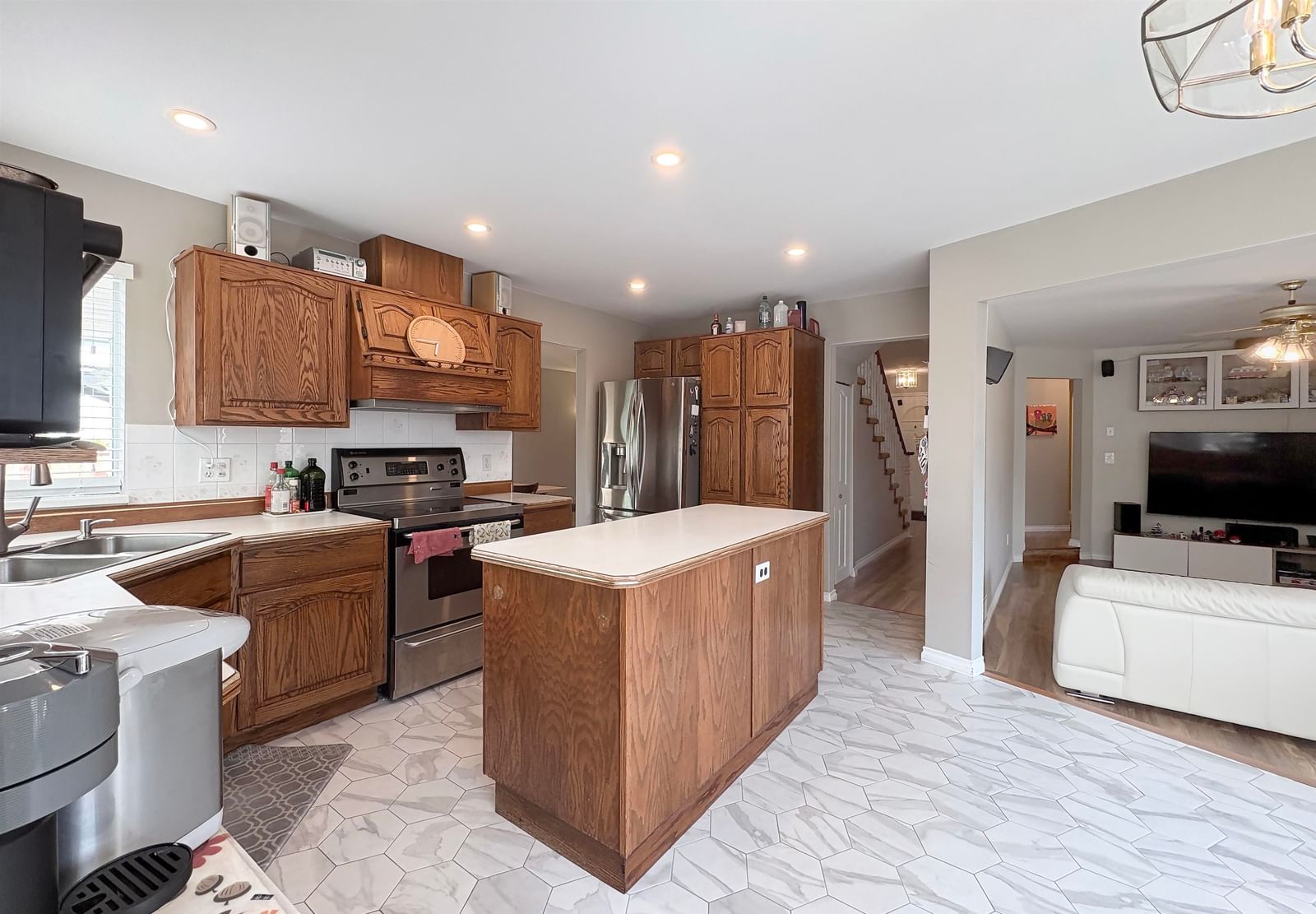 Listing Image 10
