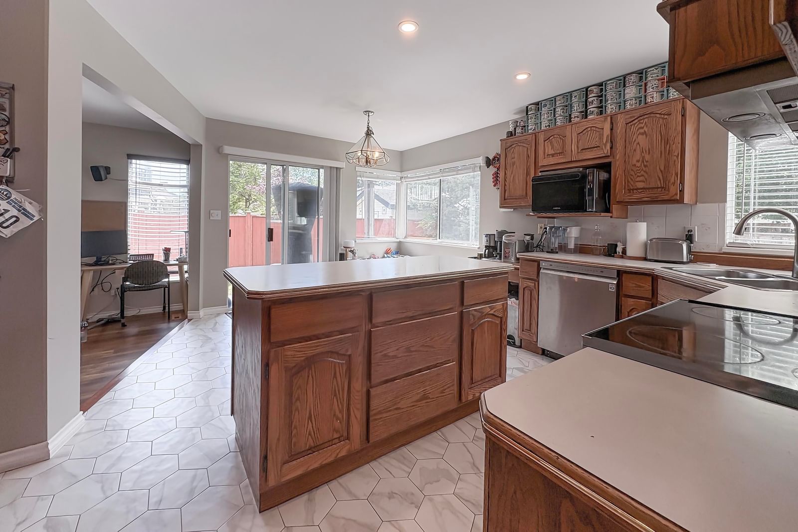 Listing Image 8