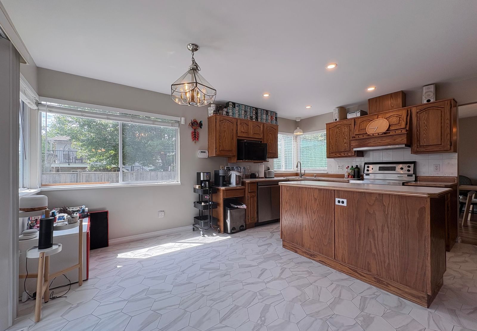 Listing Image 9