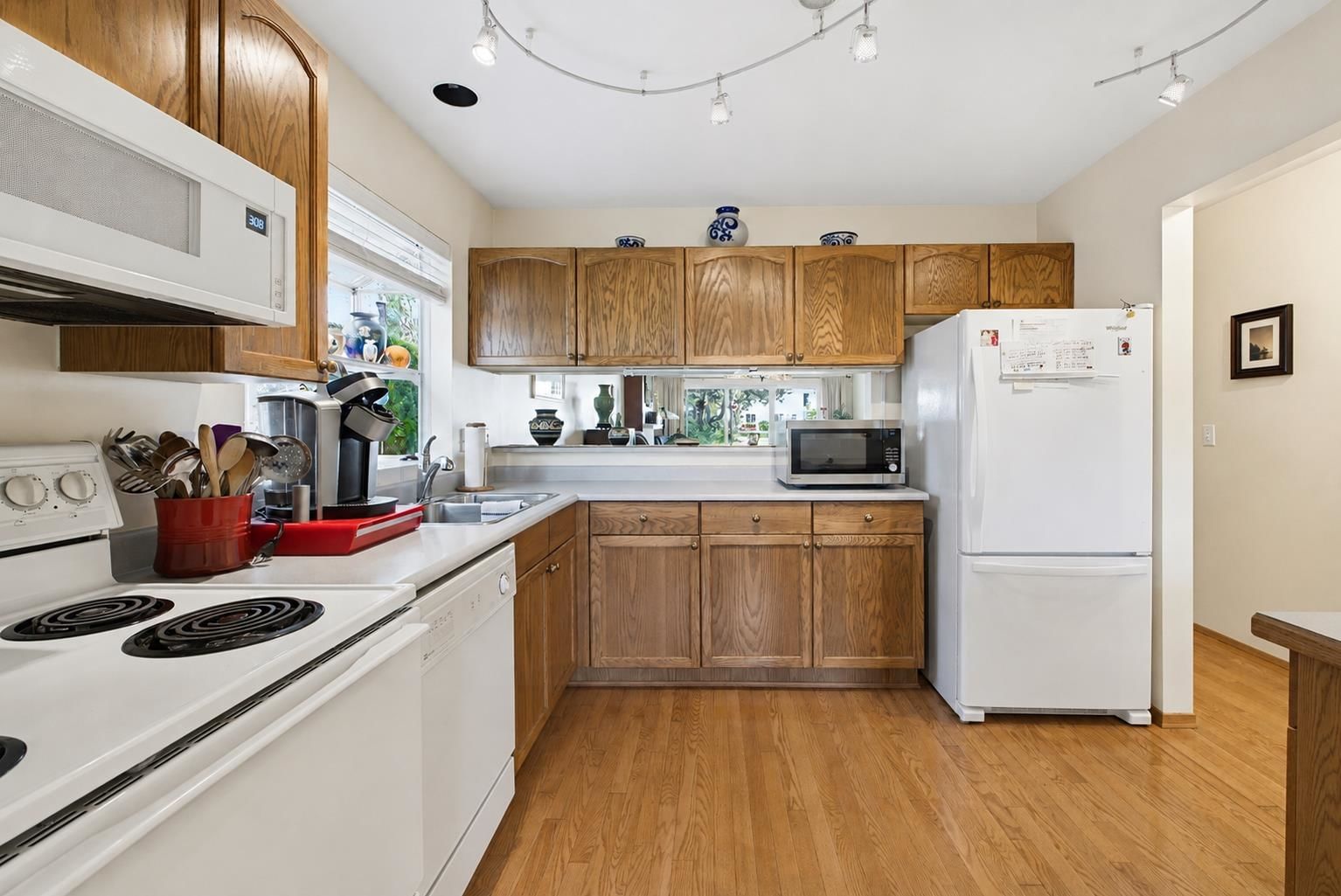 Listing Image 16
