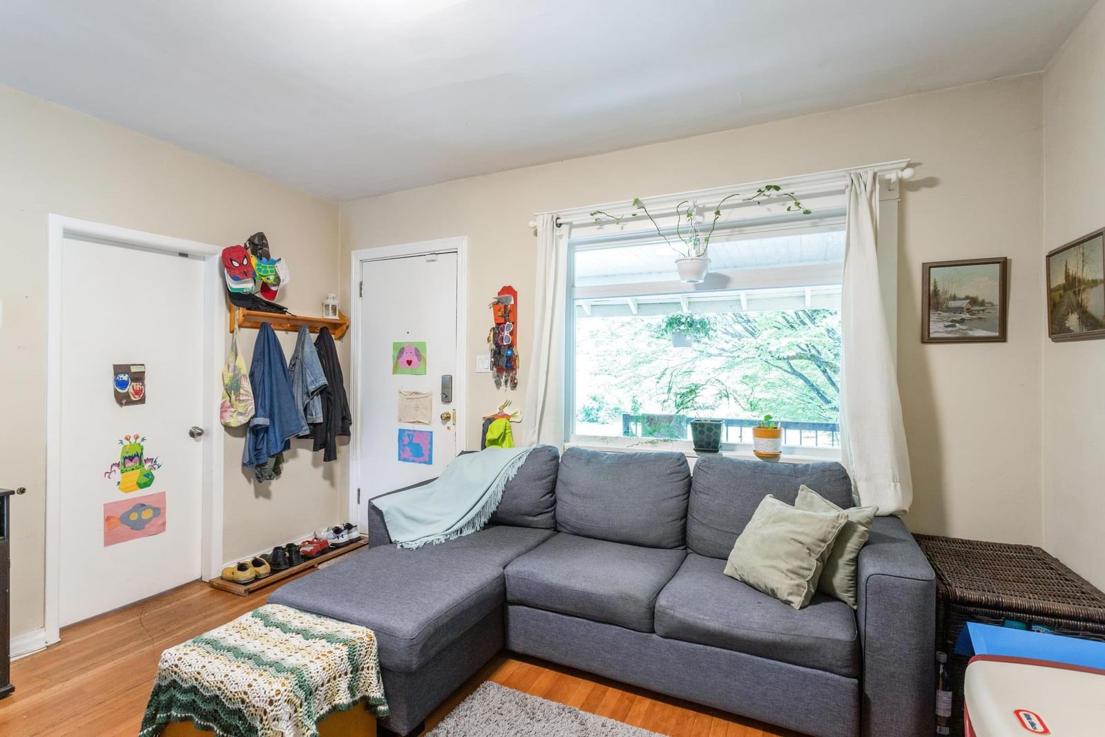Listing Image 3