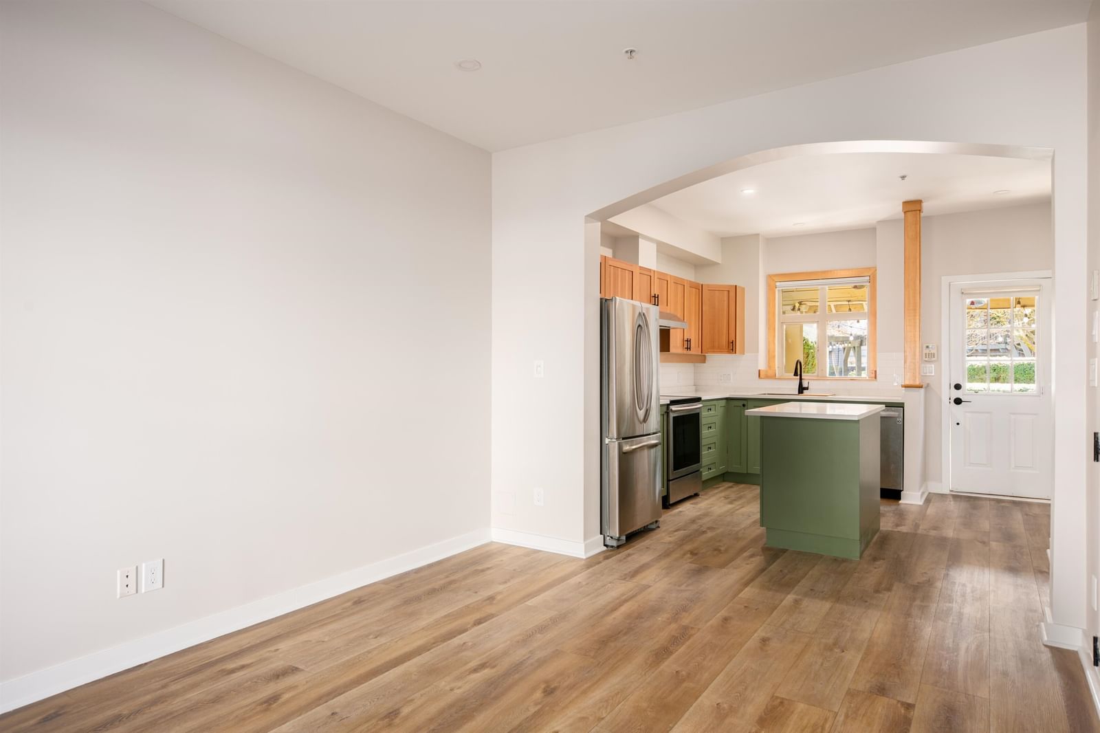 Listing Image 12