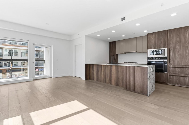 206 - 3590 39th Avenue W