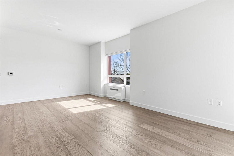 206 - 3590 39th Avenue W