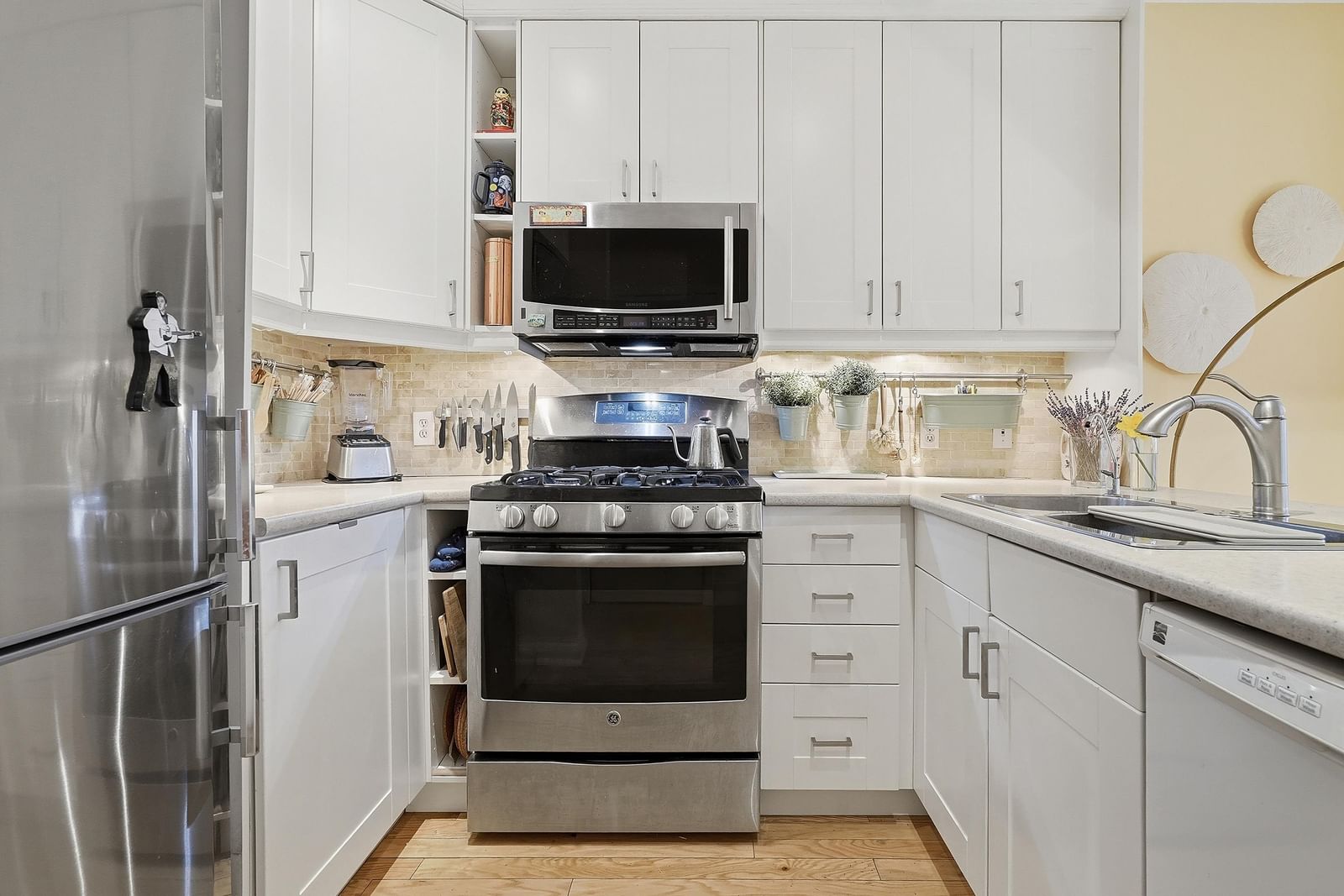 Listing Image 10