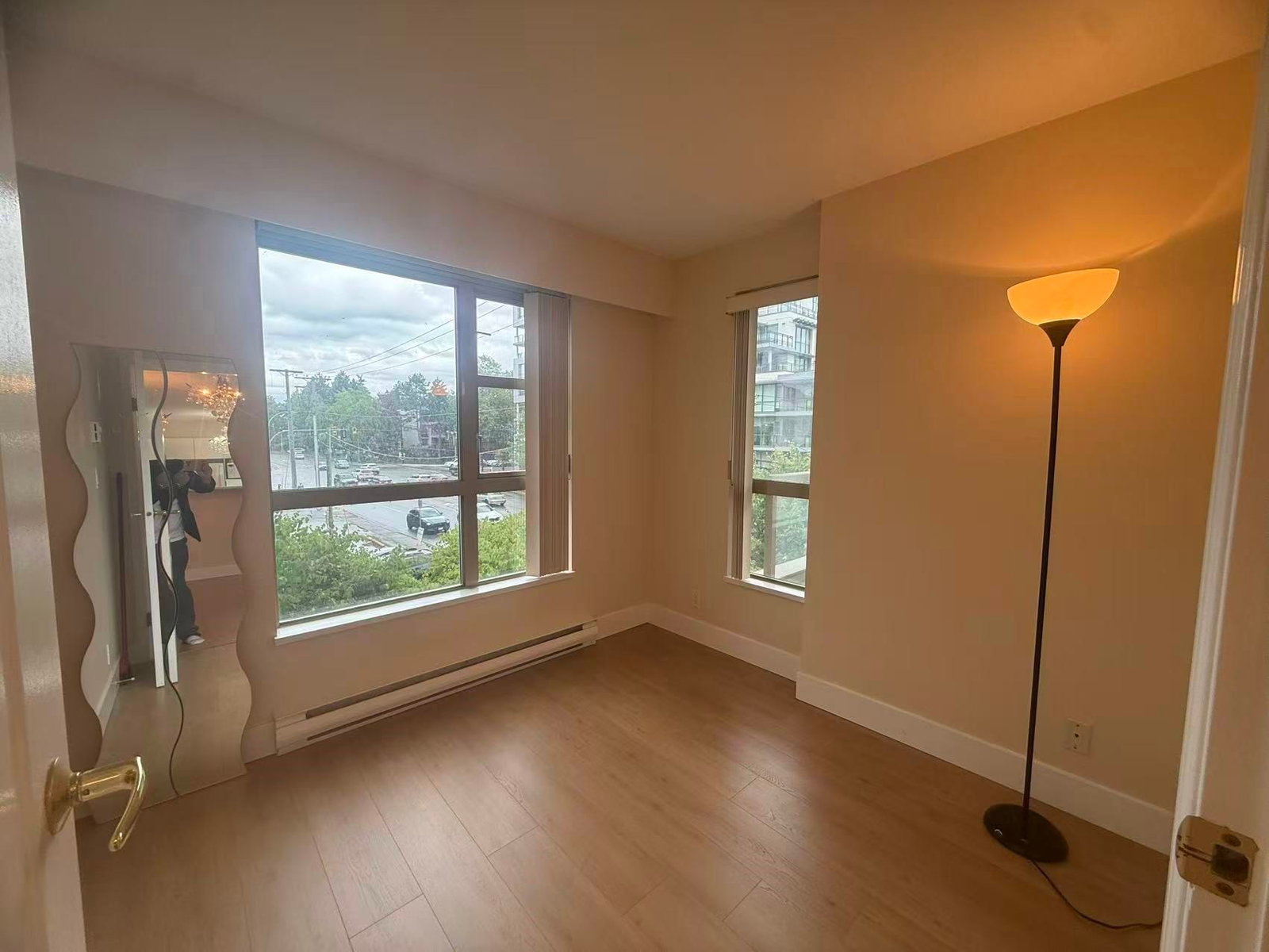 Listing Image 10