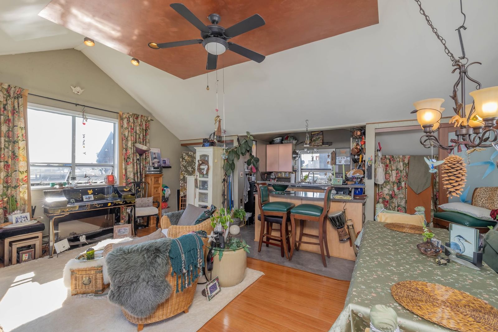 Listing Image 8