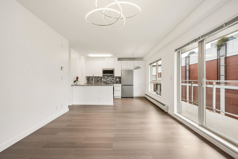303 - 1033 St. Georges Avenue