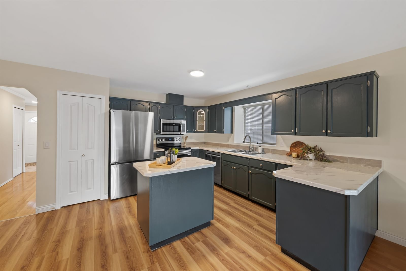 Listing Image 10
