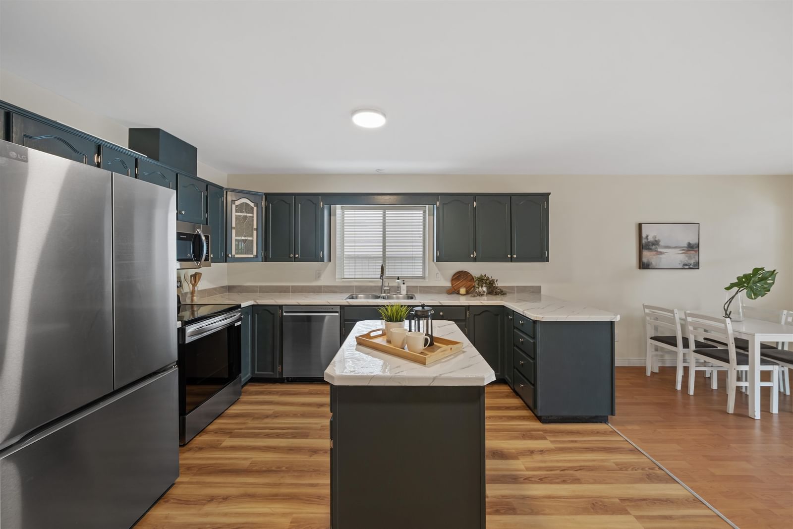 Listing Image 9