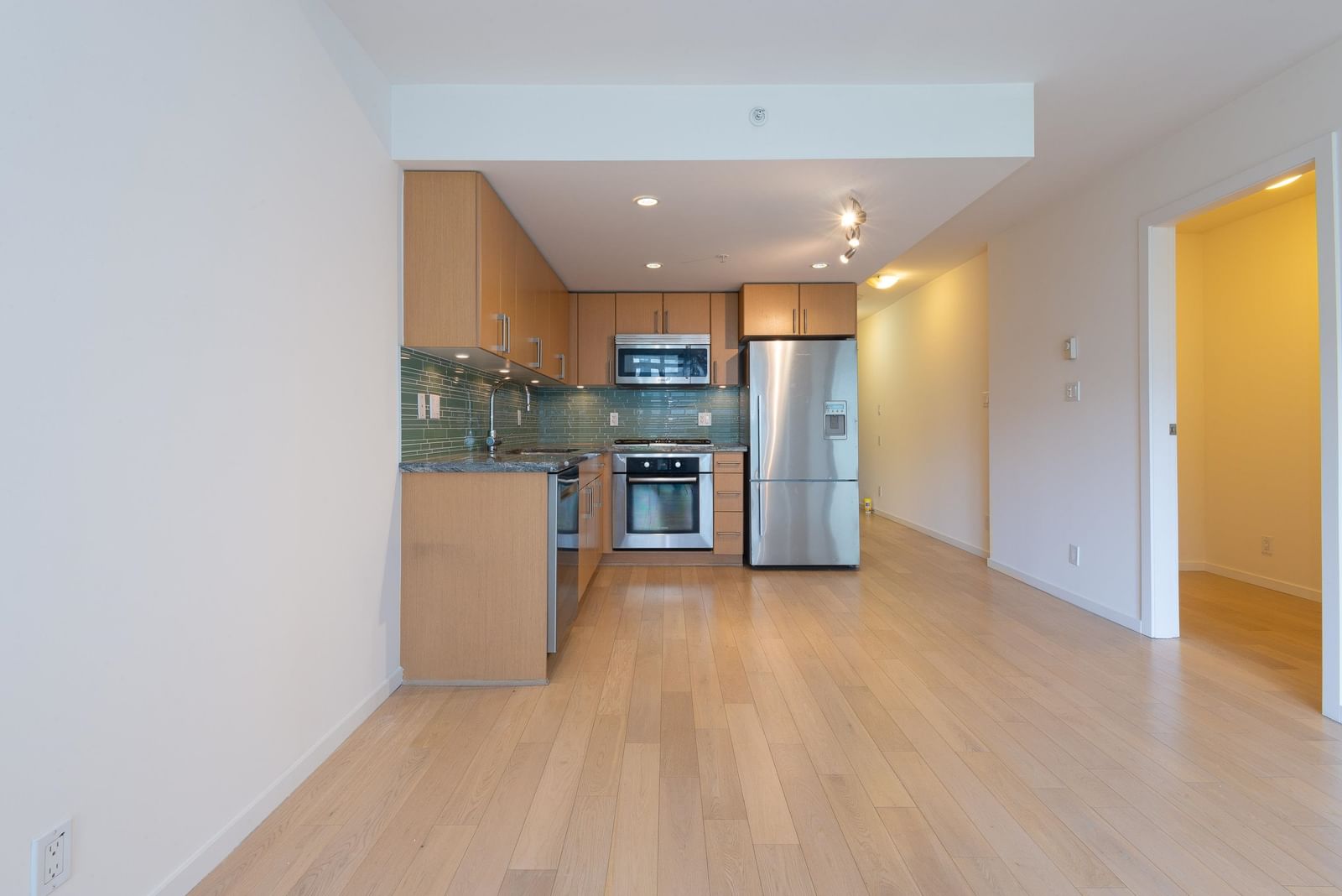 Listing Image 6
