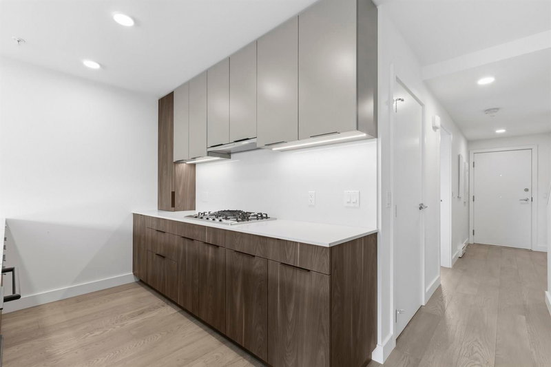 305 - 3590 39th Avenue W