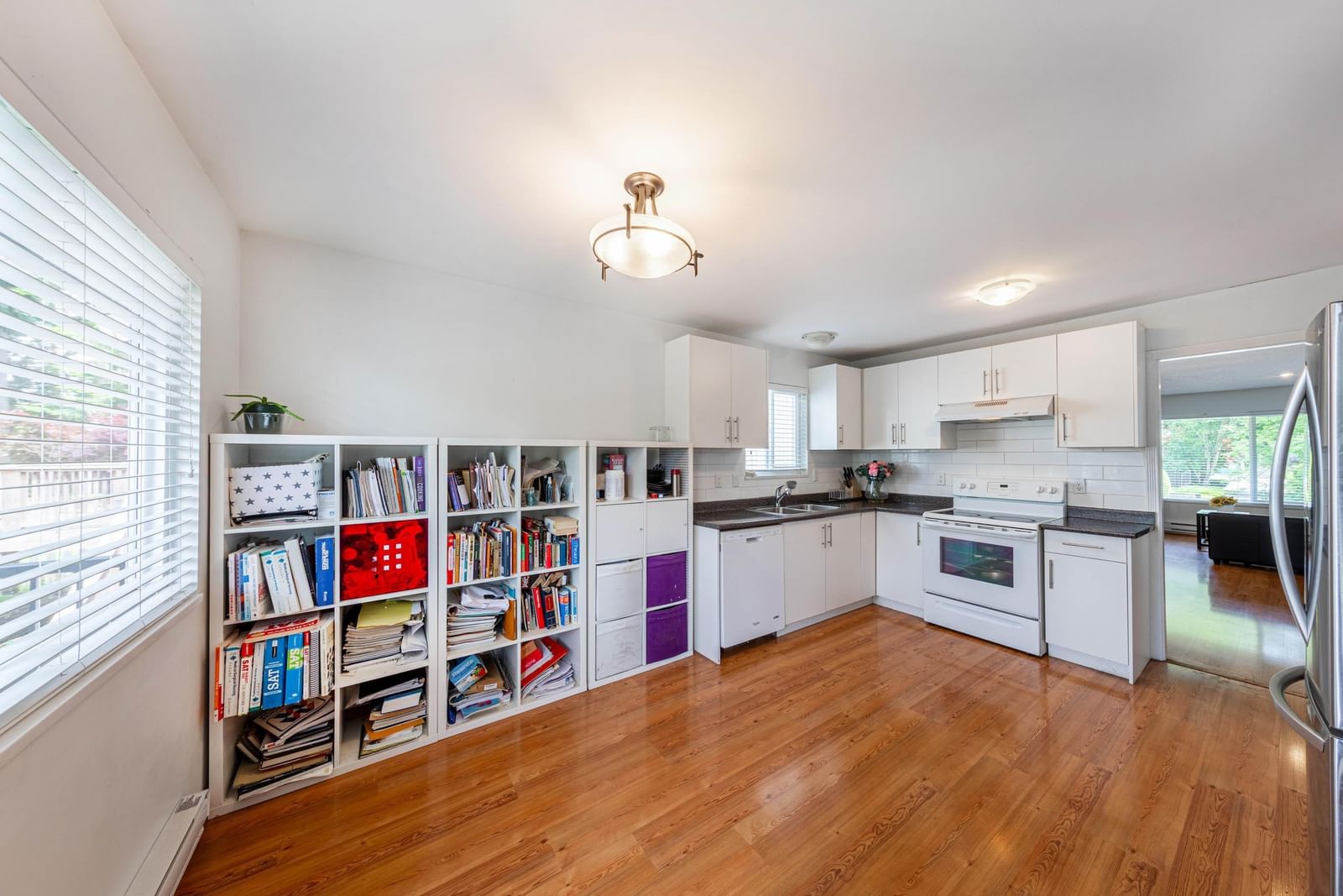 Listing Image 11