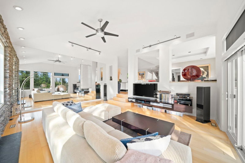 463 Ventura Crescent