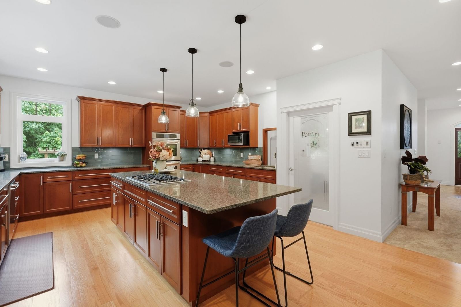 Listing Image 9