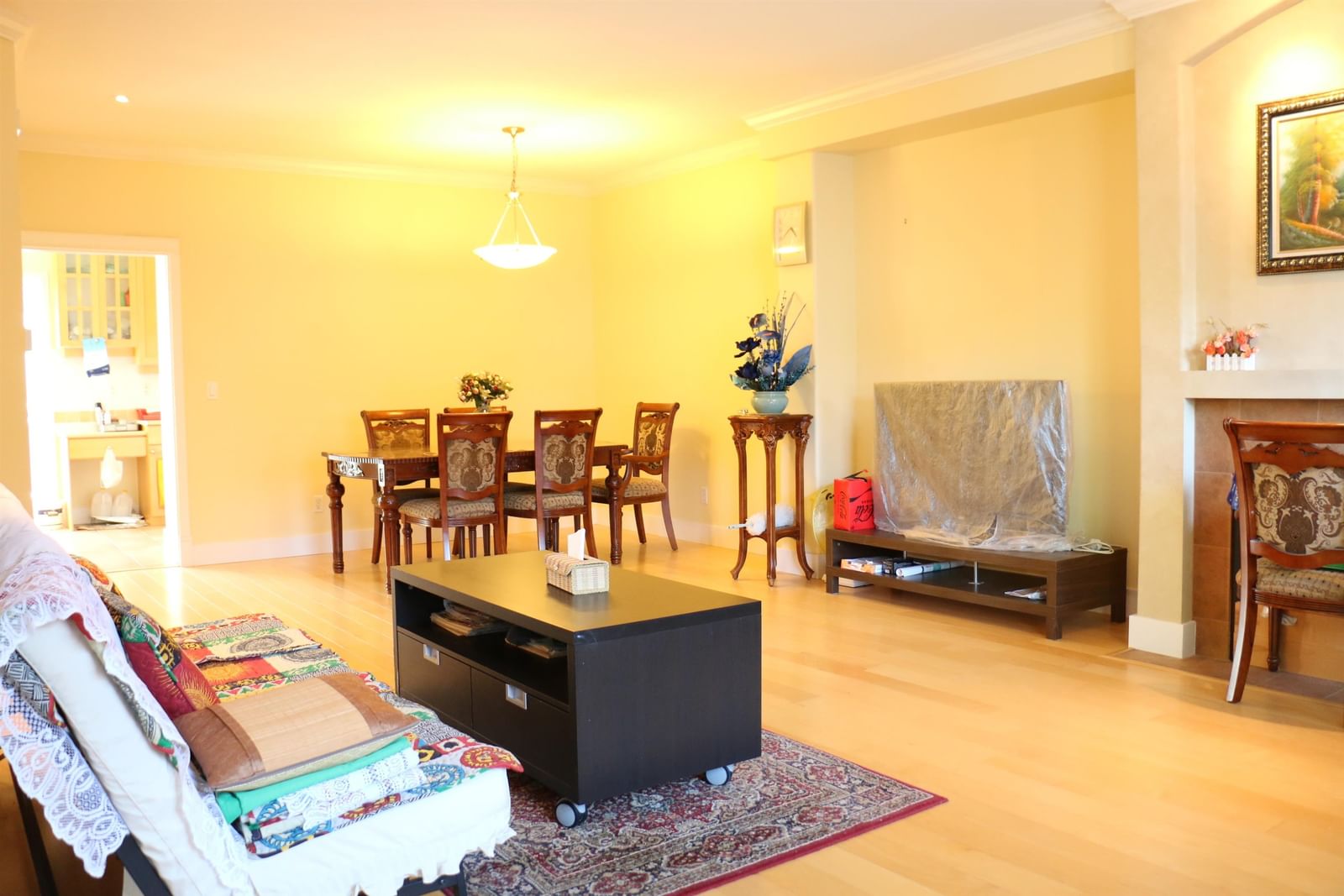 Listing Image 4