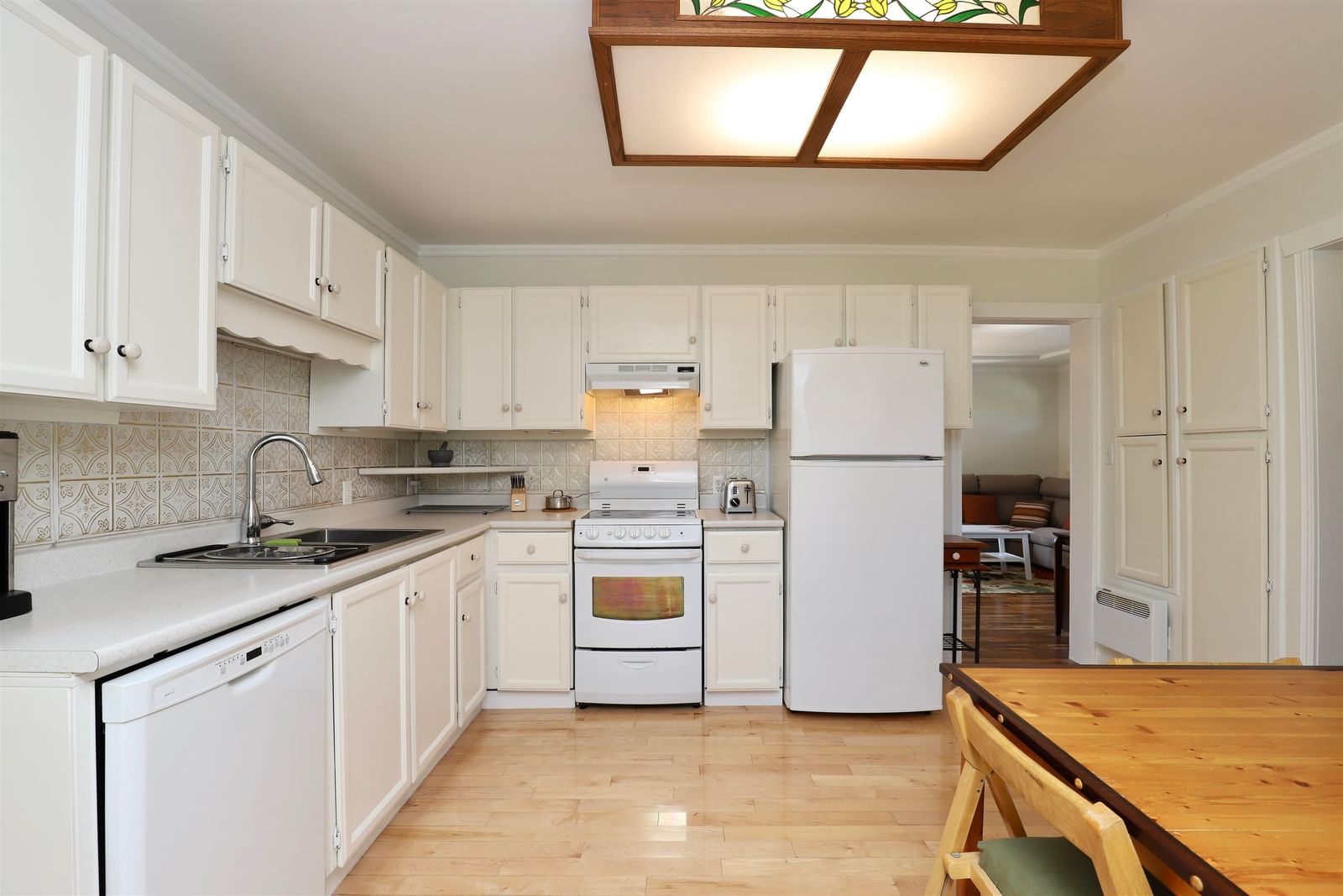 Listing Image 5