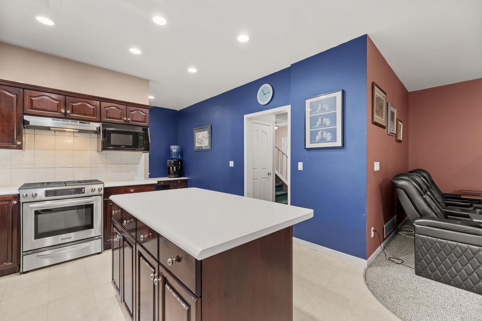 Listing Image 12