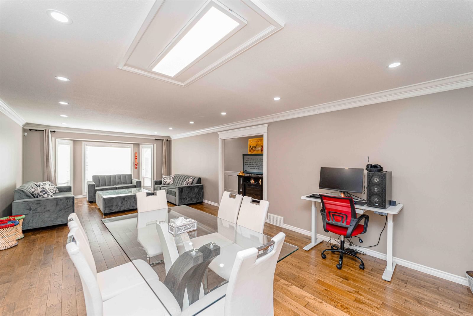 Listing Image 10