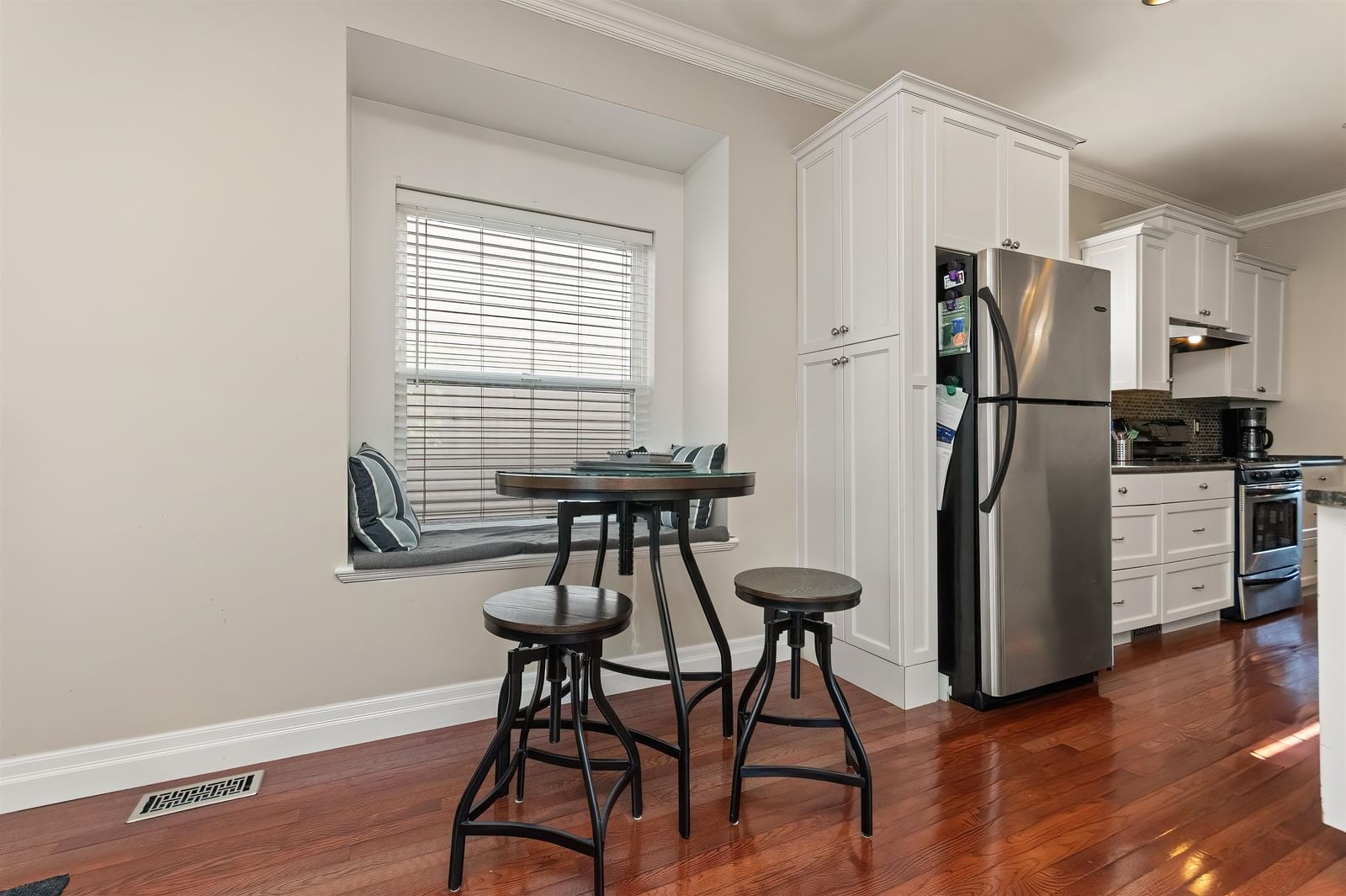 Listing Image 10
