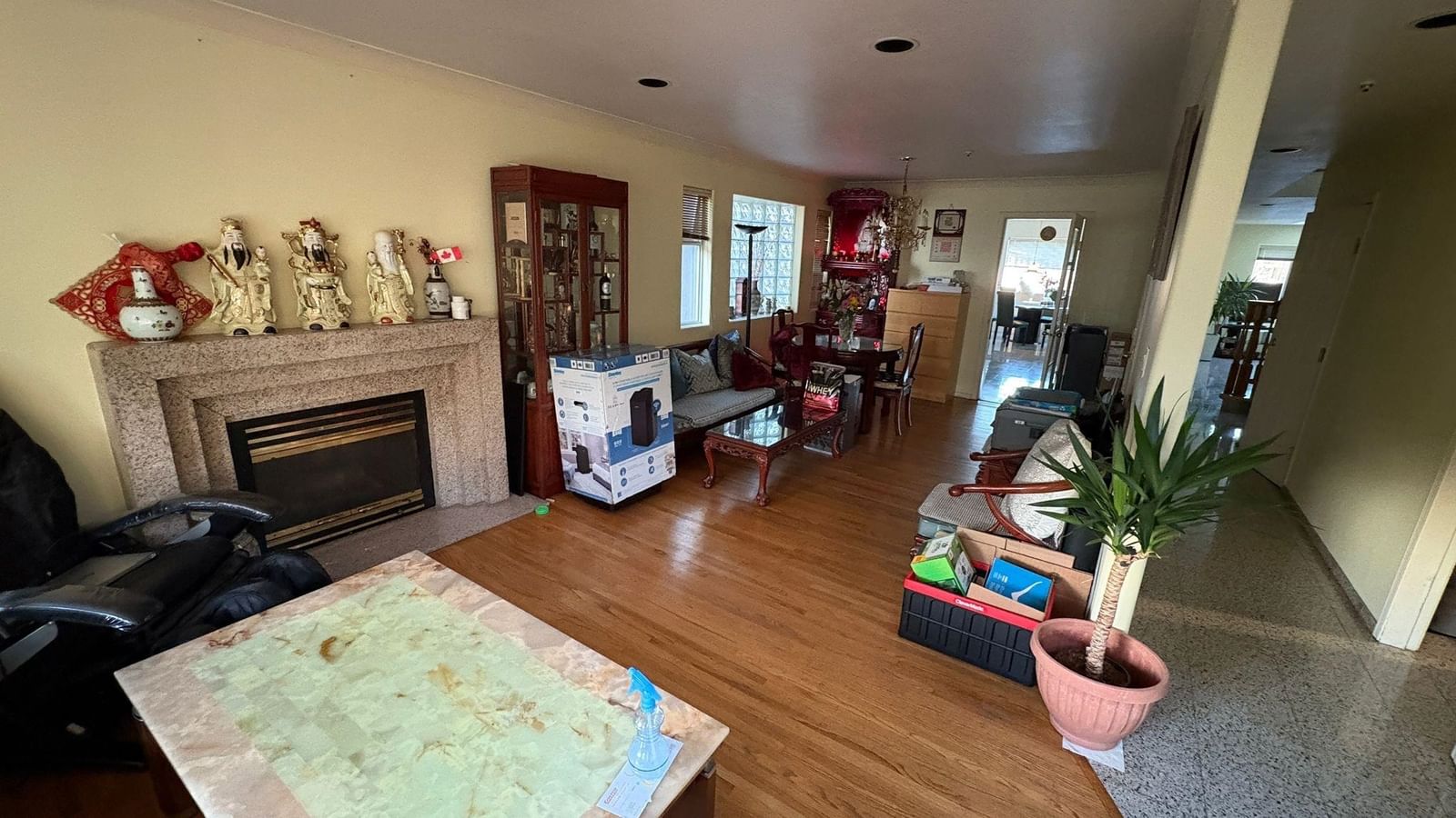 Listing Image 5
