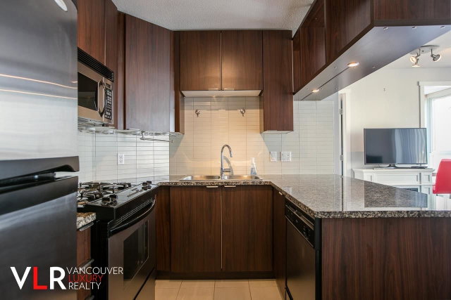 1702 - 1010 Richards Street