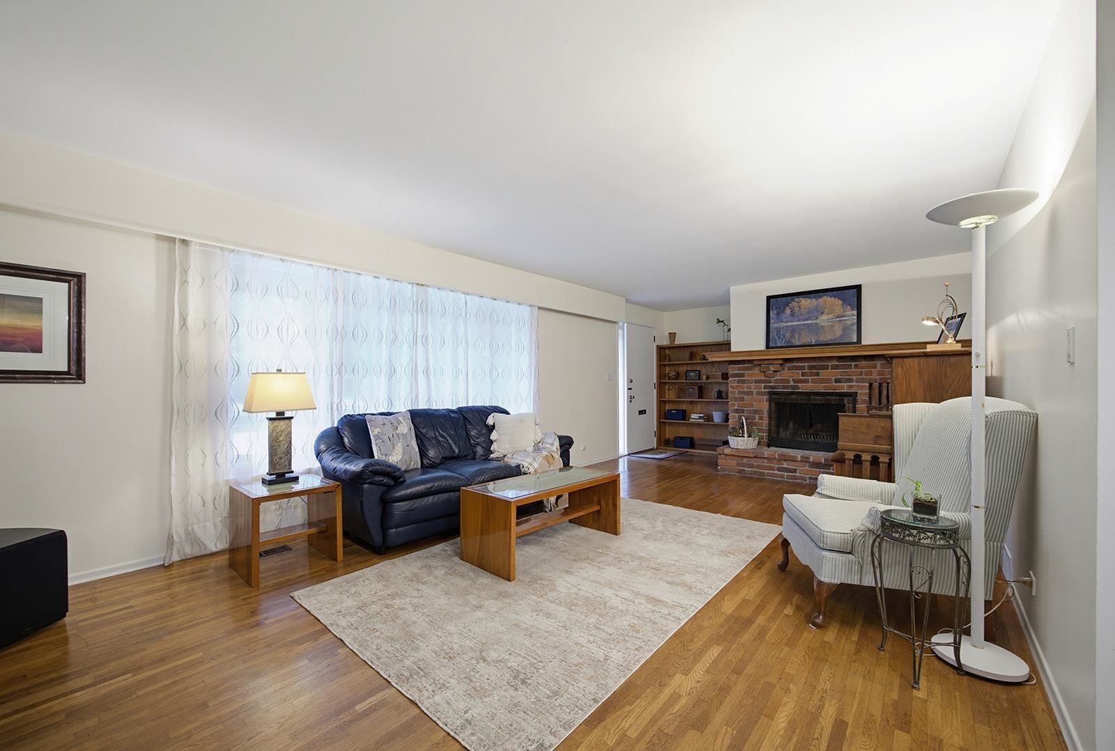 Listing Image 5