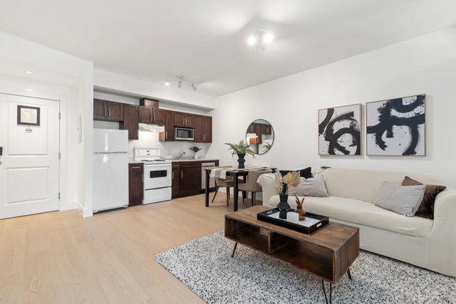 302 - 7330 Arbutus Street