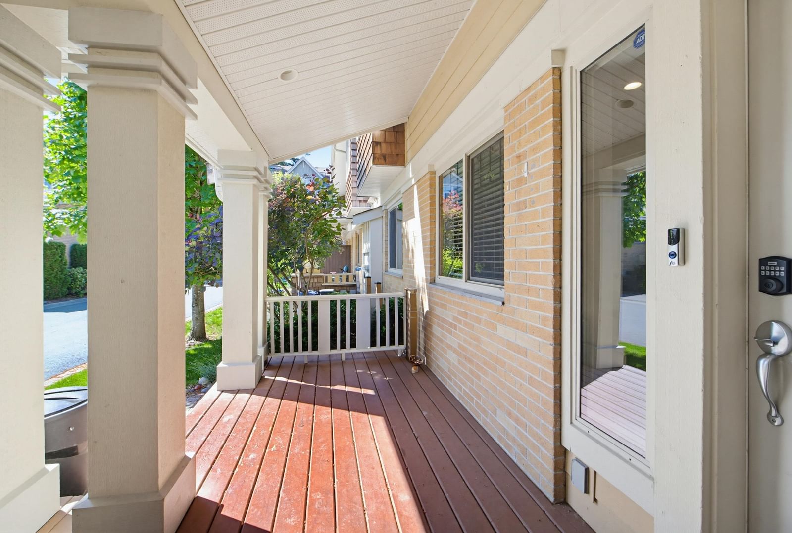 Listing Image 4