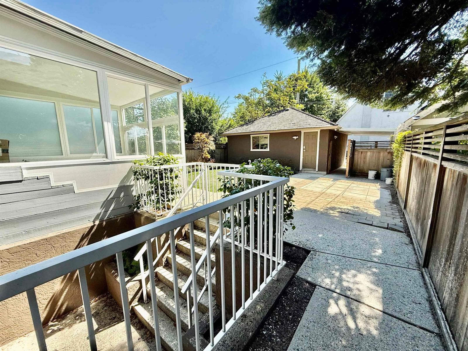 Listing Image 4