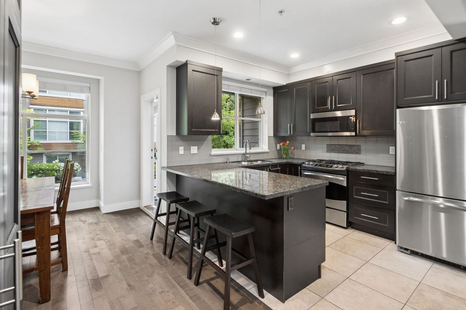 Listing Image 9