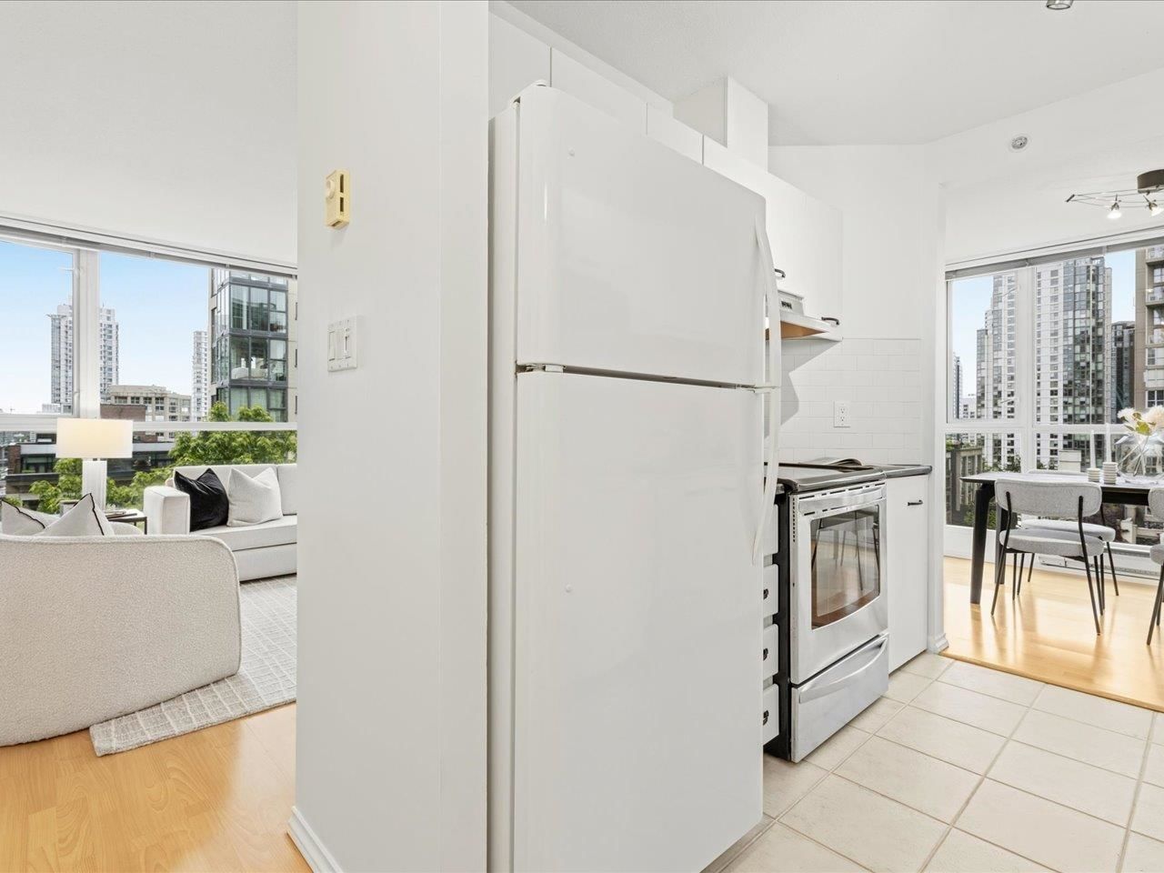Listing Image 12