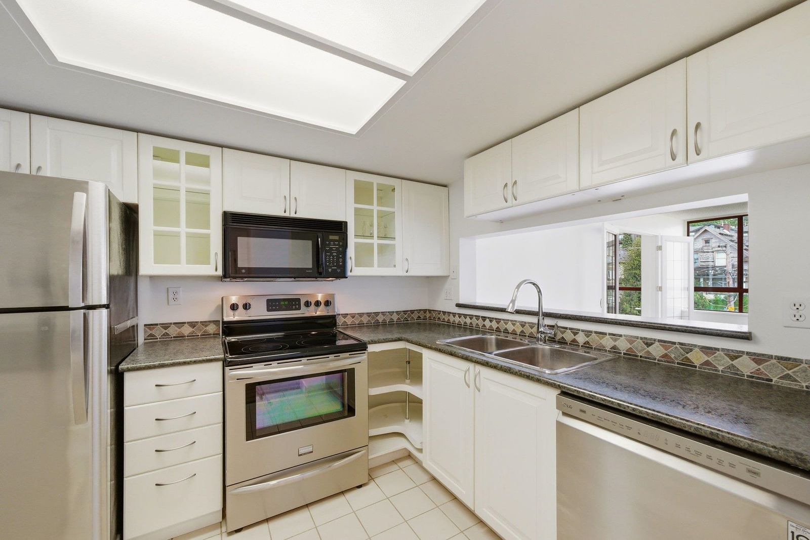Listing Image 14