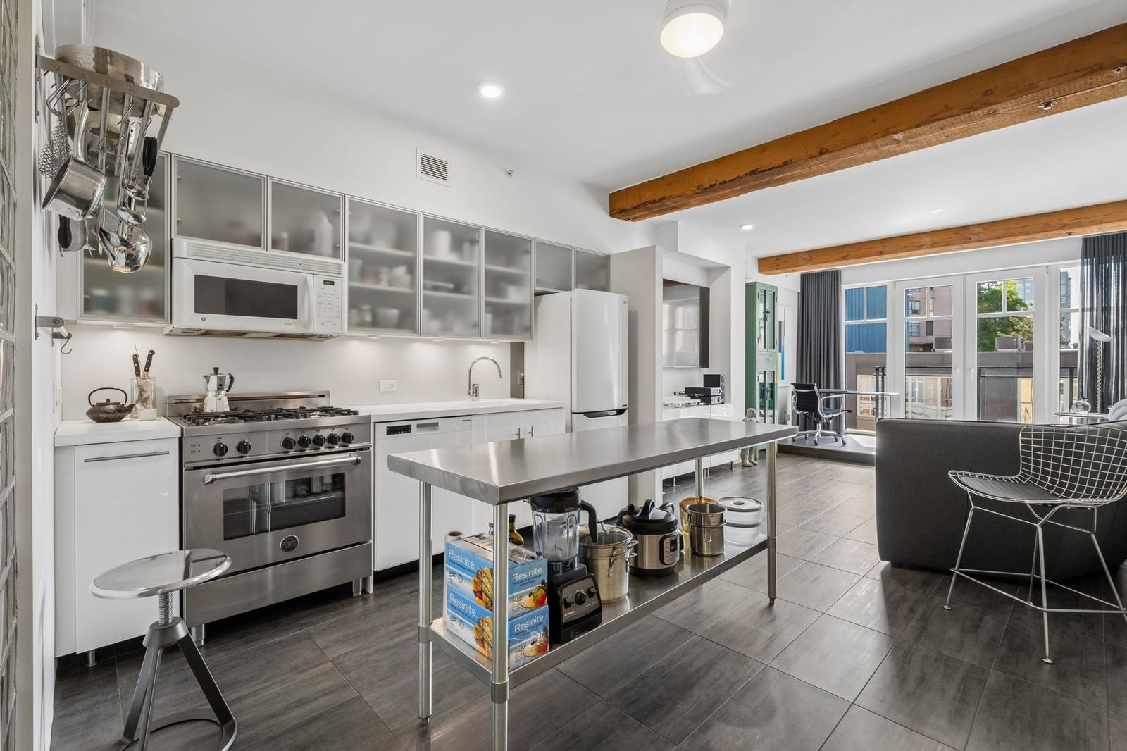Listing Image 6