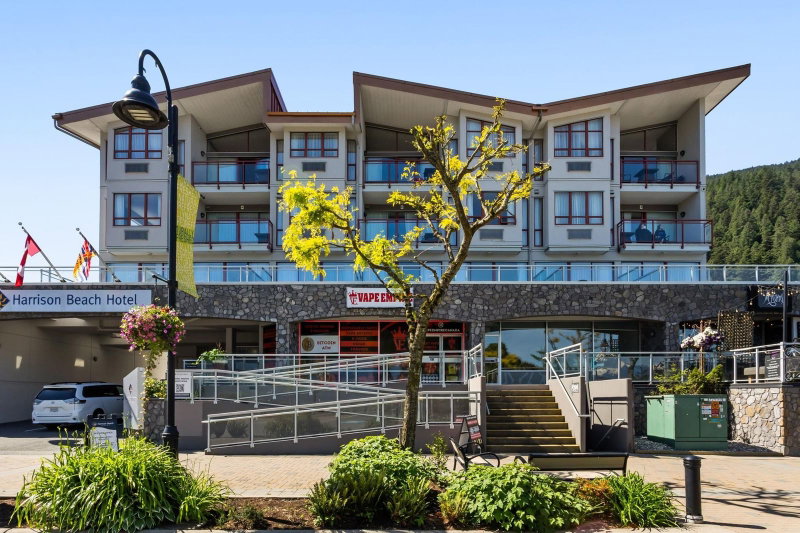 212C - 160 Esplanade Avenue