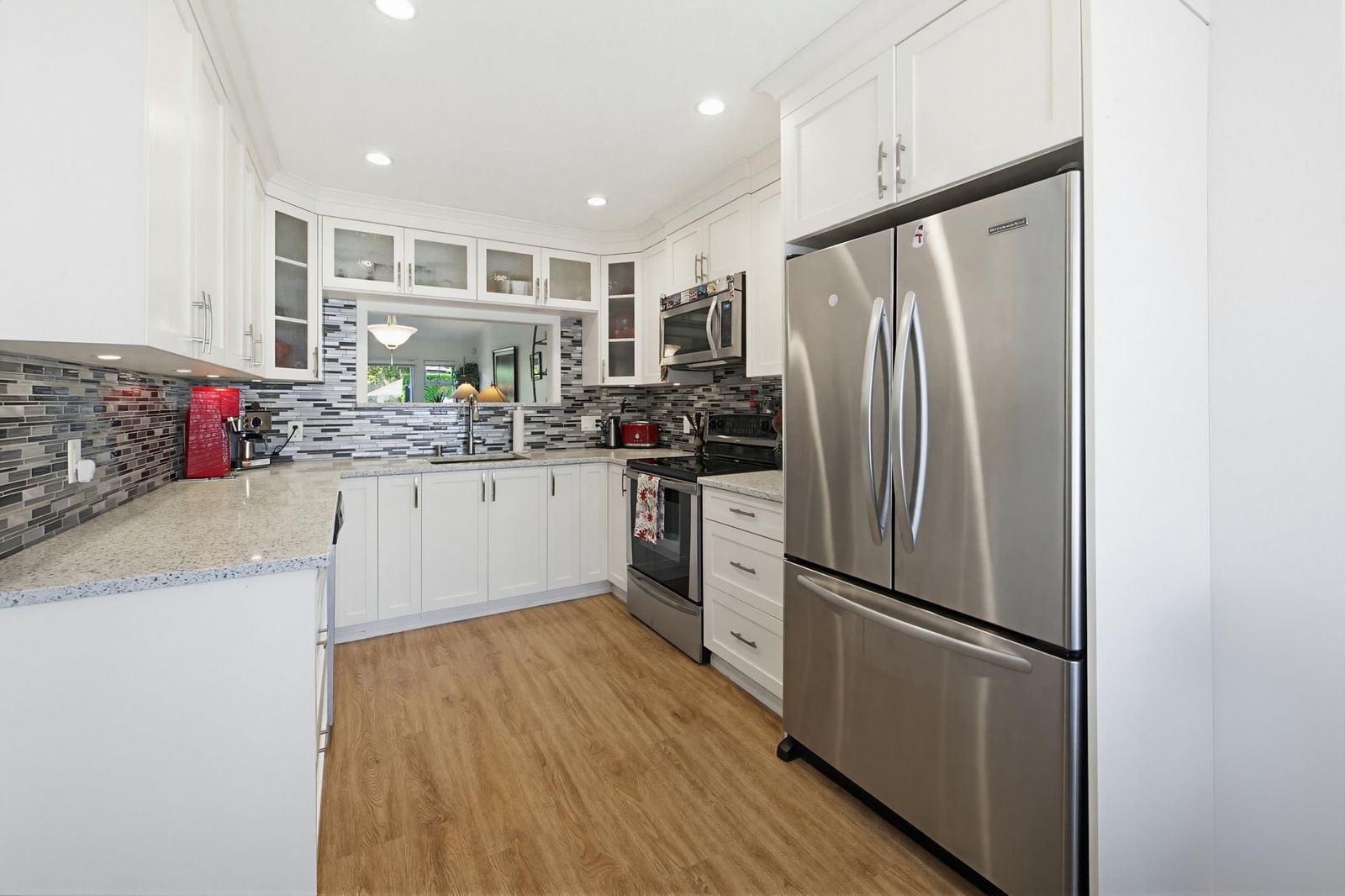 Listing Image 11