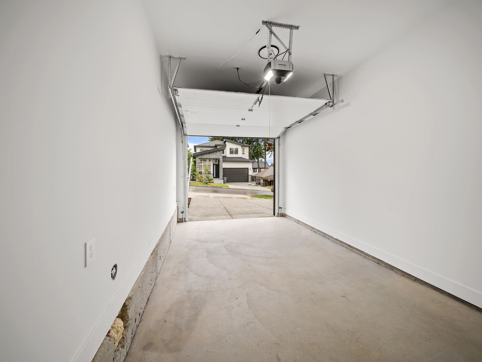 Listing Image 29