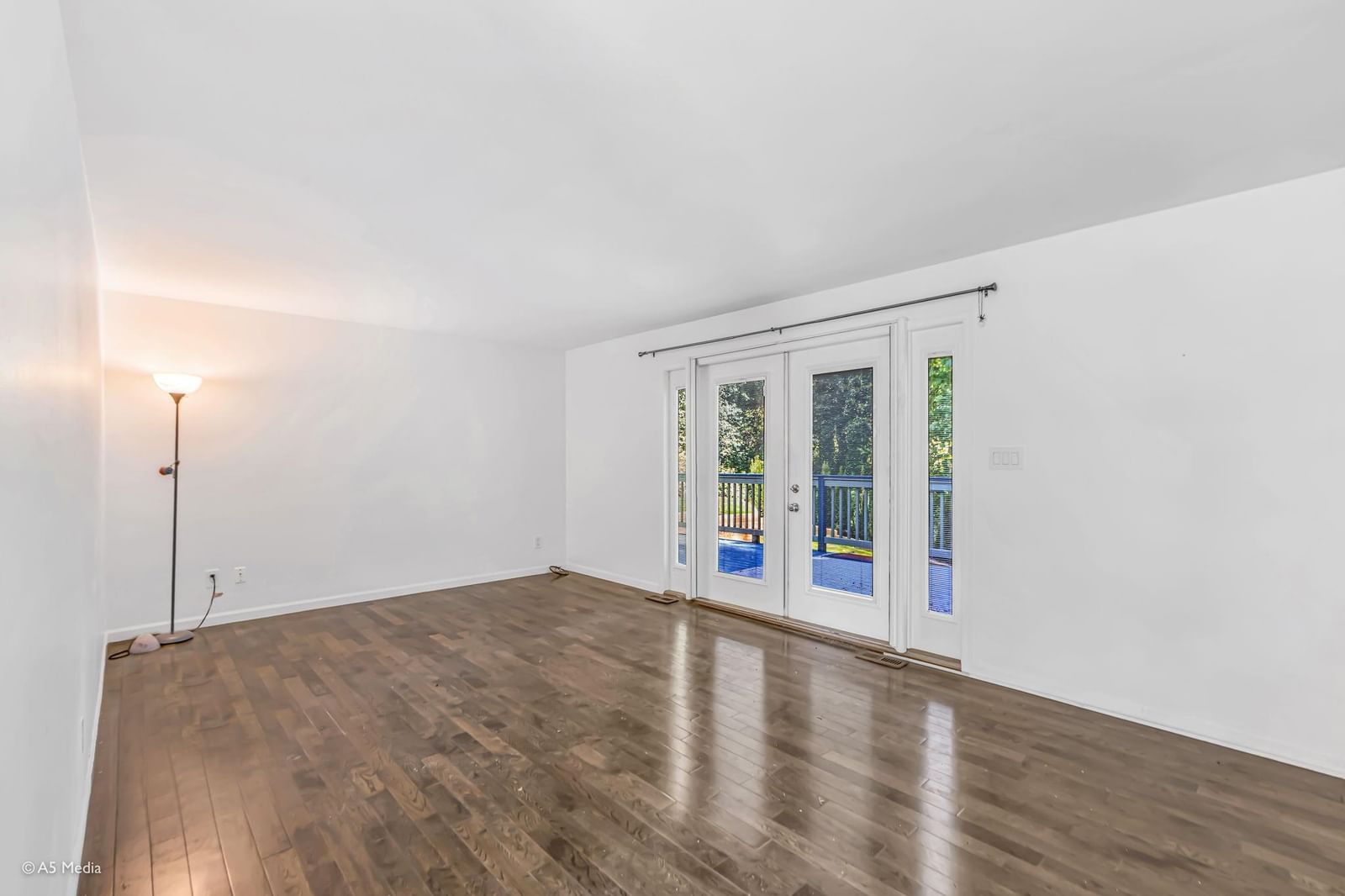 Listing Image 11