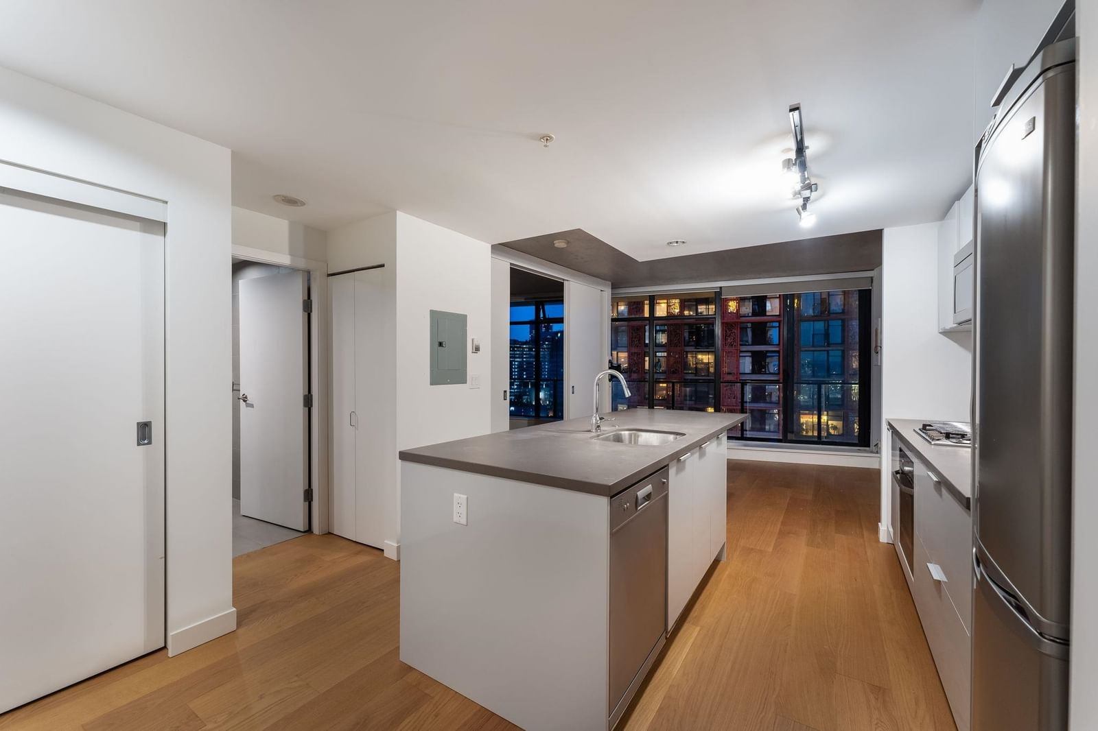Listing Image 10