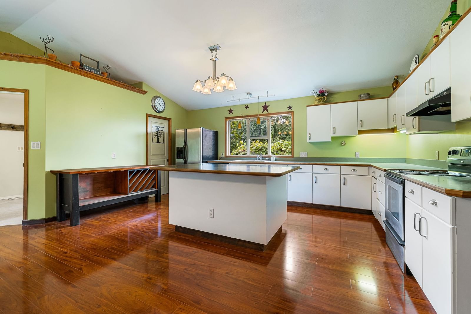 Listing Image 6
