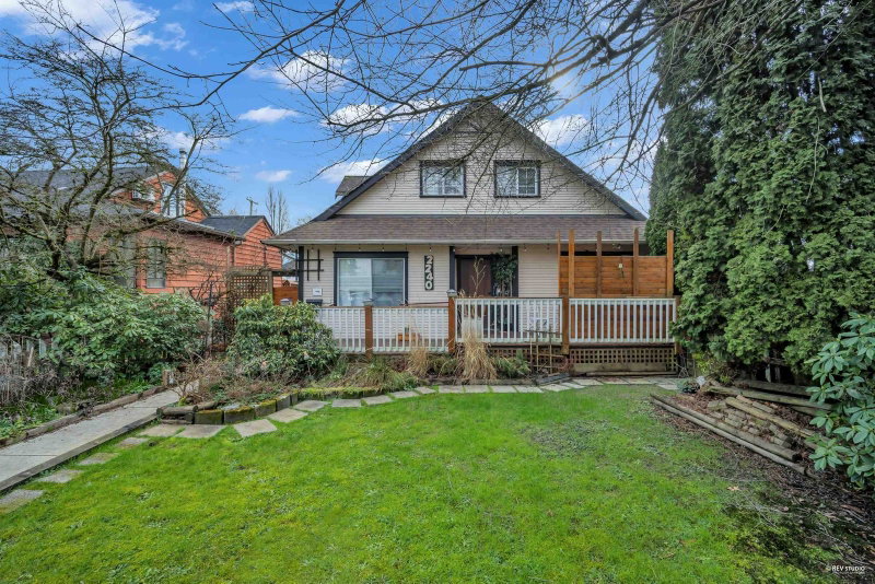 2240 Douglas Crescent