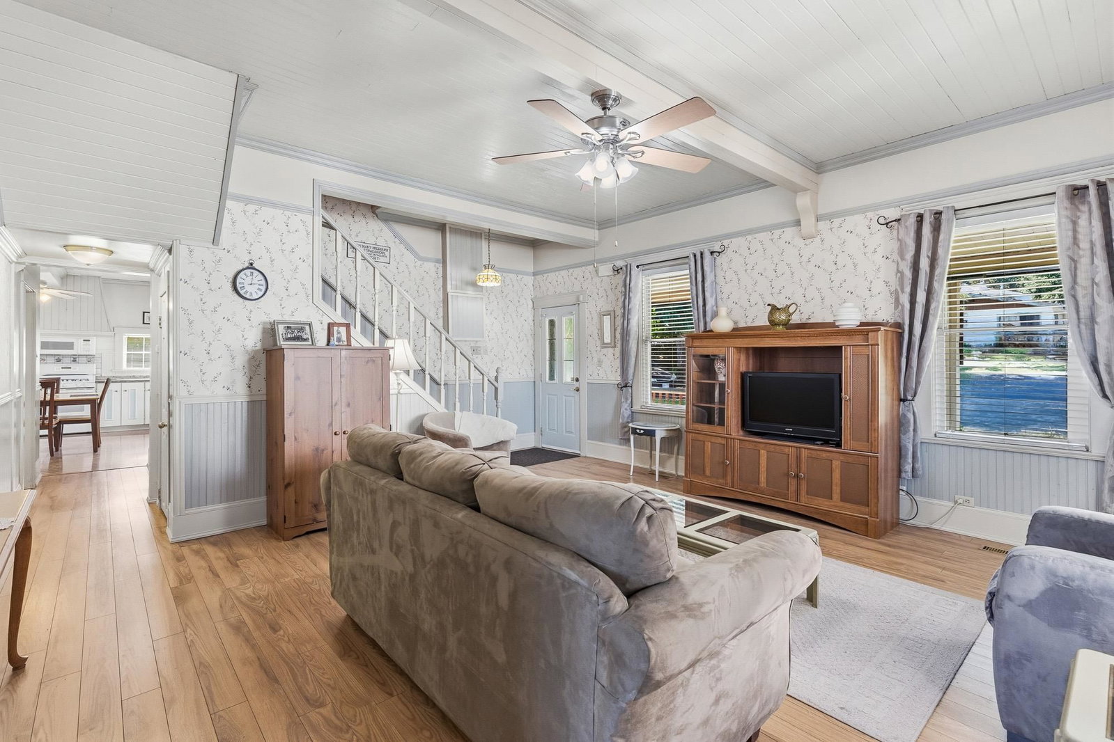 Listing Image 8